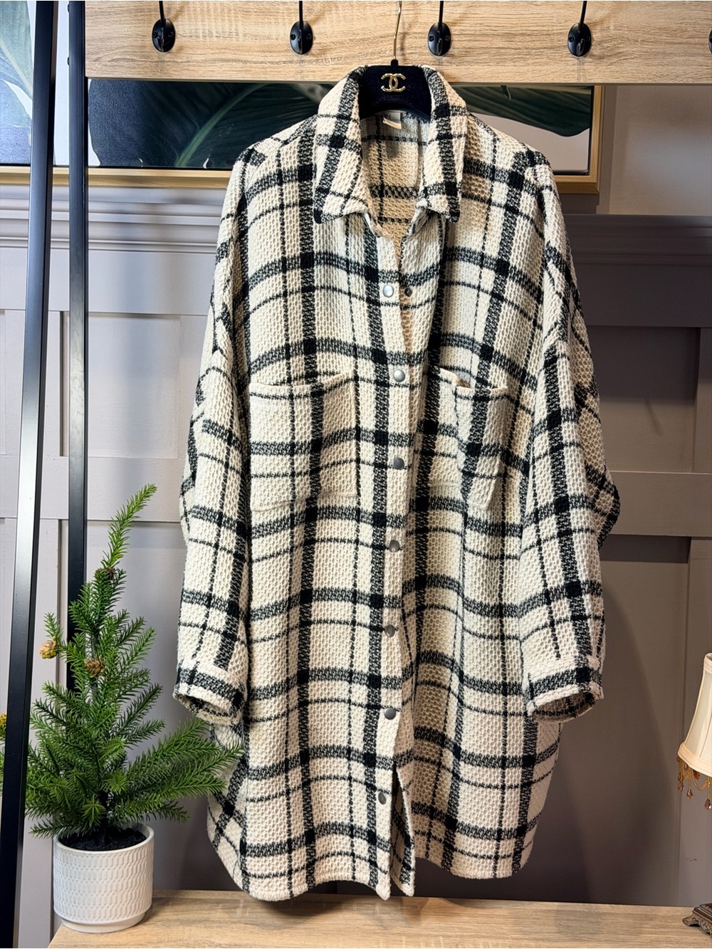 H&M Black Cream Snap Front Plaid Shirt 20% wool Jacket Shacket Unlined Size 12